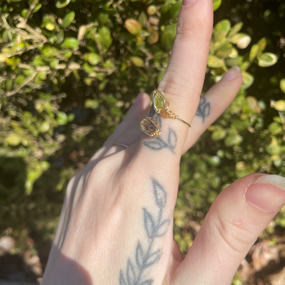 Pre order!! Peridot and black herk diamond Adjustable Ring - Picture 6 of 10